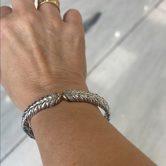 Elegant Silver and Gold Women's Bracelet - Picture 4 of 8